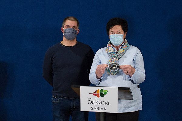 El premio Sakana Sariak lo han recibido Sakana Maker y las Costureras de Sakana